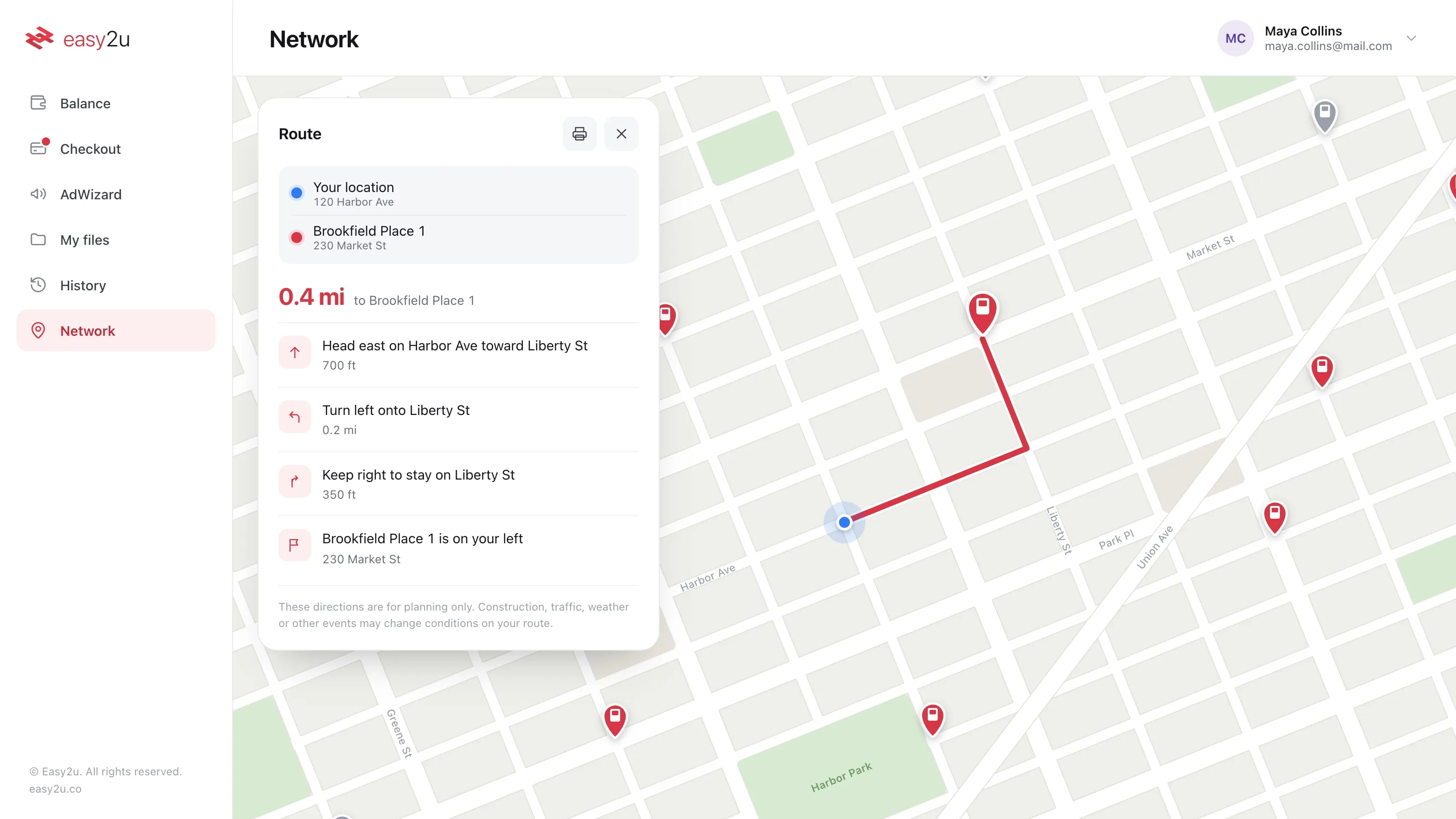 Route panel from the user’s location to a kiosk, with the distance, turn-by-turn steps and a print button, beside a map with the route drawn.
